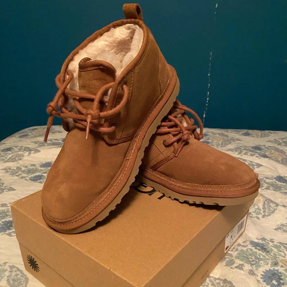 SOLD AUTHENTIC UGG NEUMEL SIZE 8 - Picture 1 of 5